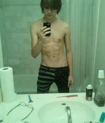 Selfies and mirror 58f7398fedf9d.jpg
