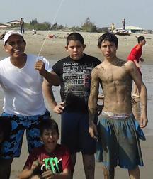 Shirtless boys from net 1 58f9de9da6f90.jpg