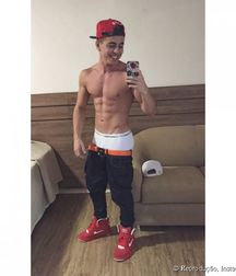 Shirtless boys from net 1 58f9dea515e1c.jpg