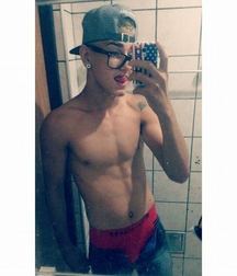Shirtless boys from net 1 58f9deb6c4cae.jpg