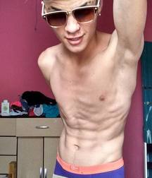 Shirtless boys from net 1 58f9deda1ac7f.jpg