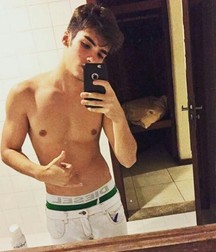Shirtless boys from net 3 59007017def0d.jpg