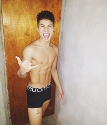 Shirtless boys from net 3 590070340bc1f.jpg