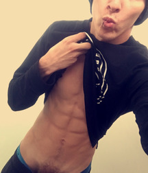 Selfies and mirro 590c4efdce2e5.jpg