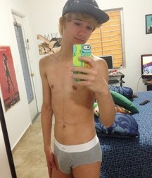 Selfies and mirro 590c4f1cd9840.jpg