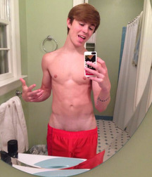 Selfies and mirro 590c4f2dac18c.jpg