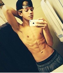 Selfies and mirro 590c4f33b59b7.jpg