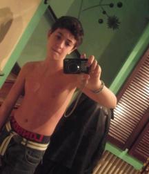 Selfies and mirro 590c4f366e520.jpg