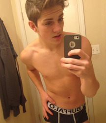 Selfies and mirro 590c4f45ca9fb.jpg