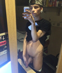 Selfies and mirro 590c4f508e20a.jpg