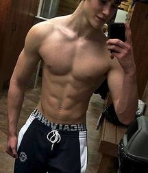 Selfies and mirro 590c4f7a921f8.jpg