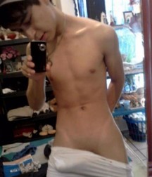 Selfies and mirro 590c4f8bf3baa.jpg