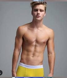 Shirtless boys from net 590ef53f24121.jpg