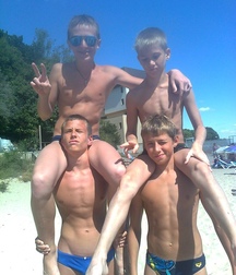 Friends have fun 592165fa20272.jpg