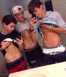 Friends have fun 5921663ac7f70.jpg