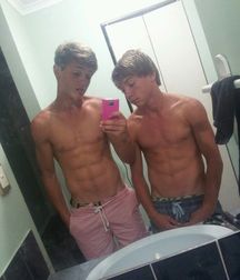 Friends have fun 59216647c8e8c.jpg