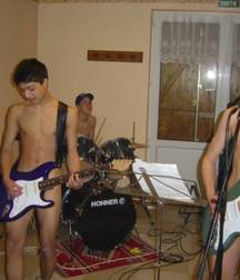 Play music naked 592807742c61b.jpg