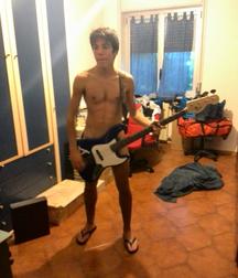 Play music naked 592807a098f2b.jpg