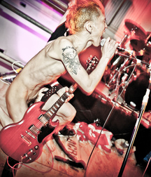 Play music naked 592807ad4590e.jpg