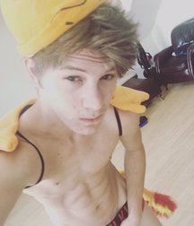 Webcam boy 59e51a4d3bfc9.jpg