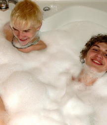 Bathe together 59b6c6d0965bb.jpg