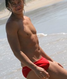 Red speedos 5a5d5019e8b6a.jpg