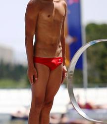 Red speedos 5a5d50586670e.jpg