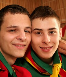 Diego and Nathan Gay Tube 6063855be86de.jpg