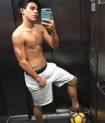 Beautiful boy - non porn 58fac21637e93.jpg