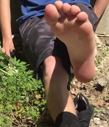 Bare feet 5d419910ca31d.jpeg