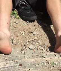 Bare feet 5d419916787be.jpeg