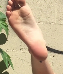 Bare feet 5d4199197019c.jpeg