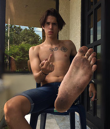 Bare feet 5d41992a52fc3.jpeg