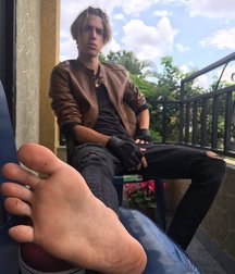Xtatic’s Bare Feet Collection 5d50a2075f635.jpeg