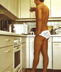 The Naked Chef 5894e496dbfc4.jpg