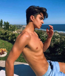 (Mostly) Shirtless Boys 11 gay boys porn tube 5f396a9259493.png