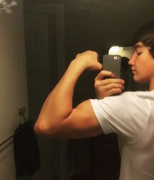 Twink Bodybuilder 5f6a749d9c87f.jpg