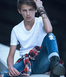 Nice young fellas.  58d70f55d4cd3.jpeg