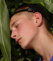 Twink in the field 58a8e47b07947.jpg