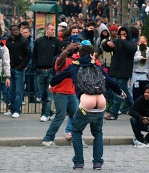 Lads mooning 59e632726ad1f.jpg