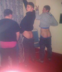 Lads mooning 59e632767996d.jpg