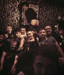 Lads mooning 59e632886e727.jpg