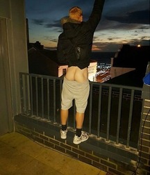 Lads mooning 59e632cea455a.jpg
