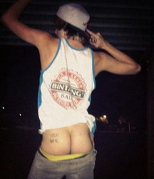 Lads mooning 59e632e0136f3.jpg