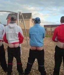 Lads mooning 59e632e26062d.jpg