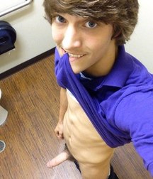 Selfie Boy 1 58b2c652b3f42.jpg