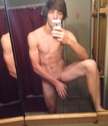 Selfie Boy 1 58b2c6599c022.jpg