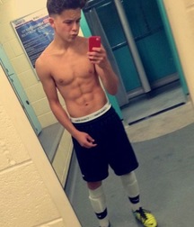 Boys, boys, boys... 5a50788d88df6.jpeg