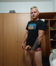 Amateur straight men 5a9ec59a8c7b6.jpg