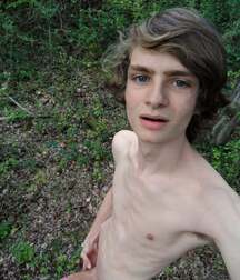 Brad Loves Selfies  5f8cc597c31d2.jpg